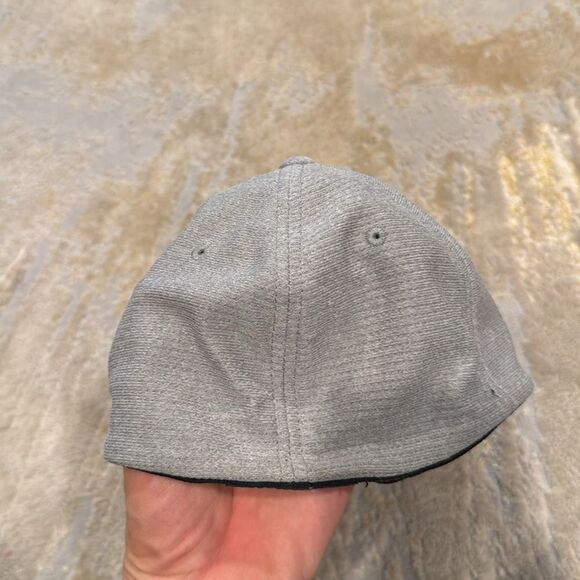 Travis Matthew’s gray Flex, Fit Golf Hat Las Vegas TPC Small - Medium - Picture 4 of 6